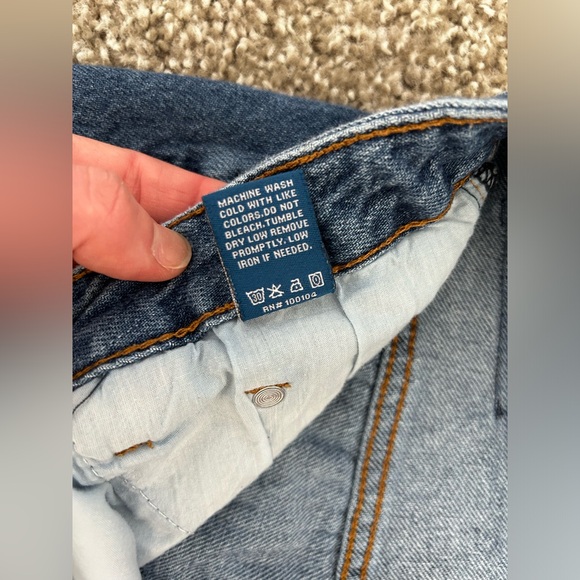 Women’s Size 8 High Rise Relaxed Fit Jeans - Picture 6 of 7